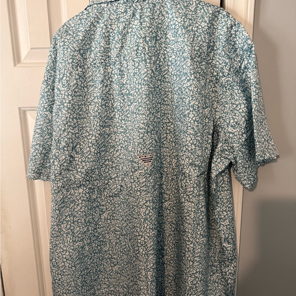 Columbia Teal and White Casual Button Down Shirt